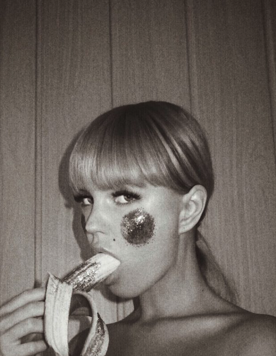 Bonnie Strange, eating banana