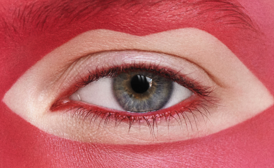 eye with red make-up